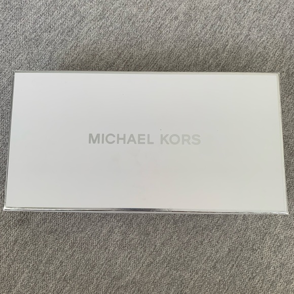 Michael Kors Acorn/Gold Travel Continental Wallet wristlet New in Box with Tags - Picture 3 of 7